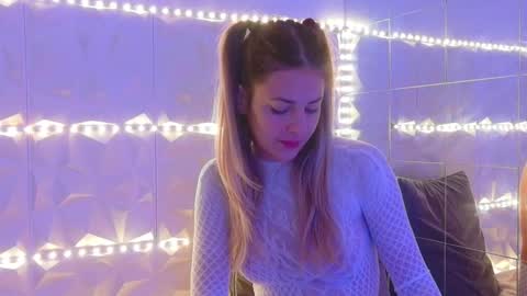 Aisha online show from 10/27/25, 06:06