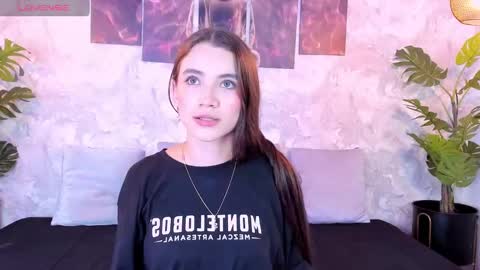 little aitana  online show from 10/20/25, 07:36