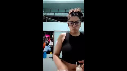 Snapshot of aixa_15 chatting on 12/18/25, 09:37 Aixa Burgos online show from 12/18/25, 09:37