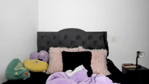 Snapshot of aizen_myo chatting on 11/23/25, 02:22 Aizen My- online show from 11/23/25, 02:22