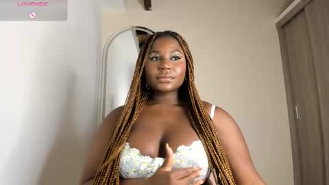 Snapshot of akanecox chatting on 10/31/25, 12:00 akane online show from 10/31/25, 12:00