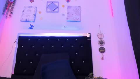 Snapshot of akarirosetti chatting on 10/18/25, 05:10 akarirosetti online show from 10/18/25, 05:10