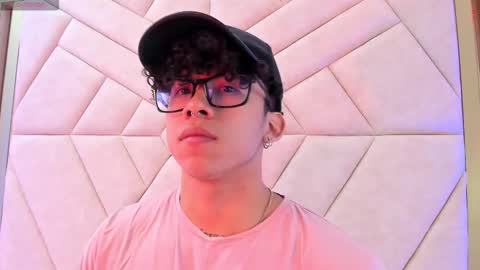 Snapshot of akazaboy chatting on 11/17/25, 04:18 akazaboy online show from 11/17/25, 04:18