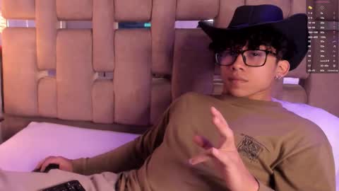 Snapshot of akazaboy chatting on 11/18/25, 04:39 akazaboy online show from 11/18/25, 04:39