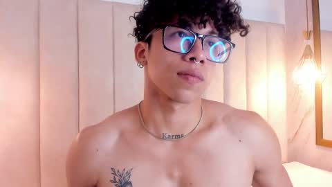 Snapshot of akazaboy chatting on 11/27/25, 04:36 akazaboy online show from 11/27/25, 04:36