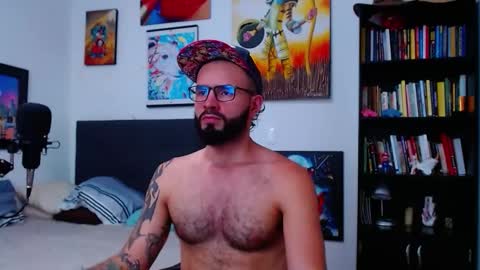 Snapshot of akiles_r chatting on 11/13/25, 10:19 akiles online show from 11/13/25, 10:19