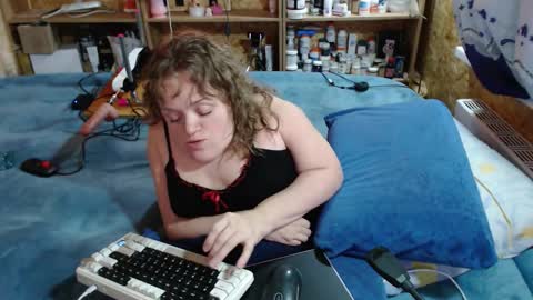 Snapshot of akindmodel chatting on 09/30/25, 03:50 Natalie online show from 09/30/25, 03:50