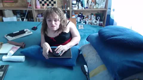 Snapshot of akindmodel chatting on 10/19/25, 08:04 Natalie online show from 10/19/25, 08:04