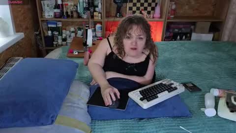 Snapshot of akindmodel chatting on 11/07/25, 06:35 Natalie online show from 11/07/25, 06:35