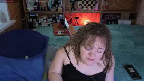 Snapshot of akindmodel chatting on 11/08/25, 02:01 Natalie online show from 11/08/25, 02:01