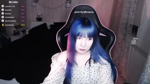 Snapshot of akirahartyx chatting on 11/17/25, 04:13 akirahartyx online show from 11/17/25, 04:13