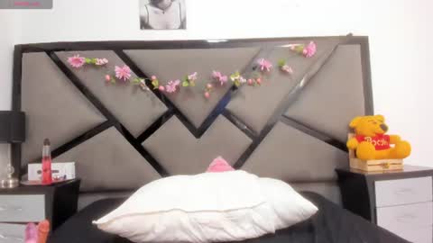 Kira online show from 06/11/26, 12:32