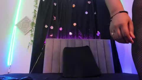 akirastone_ online show from 09/30/25, 12:21