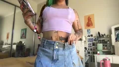 Snapshot of akirazayy chatting on 12/03/25, 11:25 Akira Zay online show from 12/03/25, 11:25