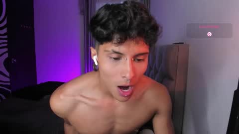 Snapshot of ala_ha_ chatting on 10/15/25, 10:32 Ander uwu online show from 10/15/25, 10:32