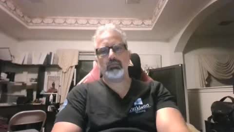 Snapshot of aladdin31673 chatting on 12/18/25, 02:17 aladdin31673 online show from 12/18/25, 02:17