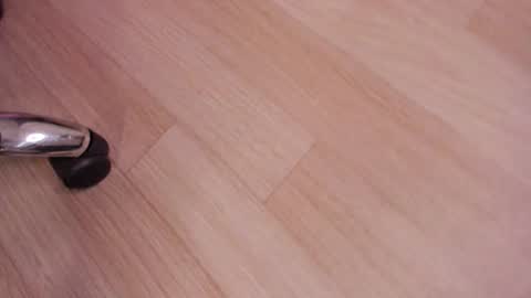 Snapshot of alahia_betancur chatting on 10/24/25, 04:03 Alahia  online show from 10/24/25, 04:03