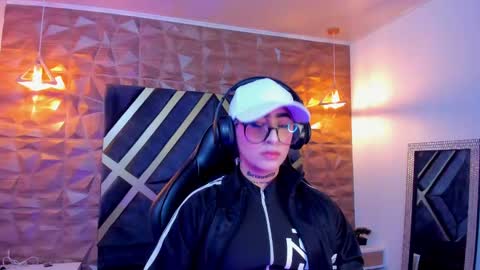 Snapshot of alahia_dangelo_ chatting on 10/03/25, 11:40 ALAHIA online show from 10/03/25, 11:40