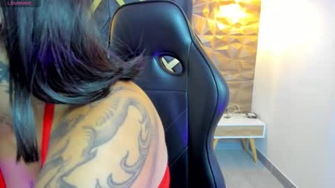Snapshot of alahia_dangelo_ chatting on 10/04/25, 11:19 ALAHIA online show from 10/04/25, 11:19