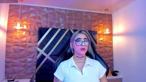 Snapshot of alahia_dangelo_ chatting on 10/11/25, 11:20 ALAHIA online show from 10/11/25, 11:20