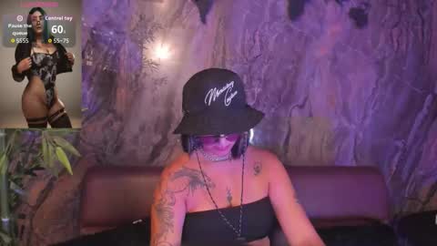 Snapshot of alahia_dangelo_ chatting on 10/21/25, 05:46 ALAHIA online show from 10/21/25, 05:46