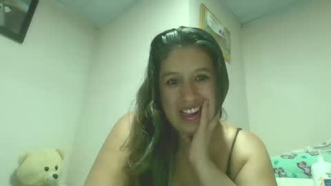 Snapshot of alahia_fox chatting on 01/06/25, 08:35 alahia online show from 01/06/25, 08:35