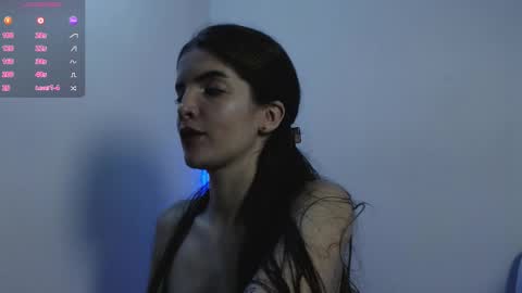 Snapshot of alahia_sky chatting on 10/18/25, 02:07 online show from 10/18/25, 02:07