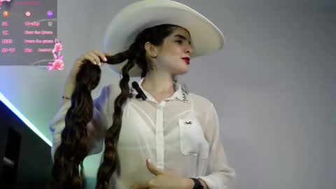 Snapshot of alahia_sky chatting on 11/15/25, 12:13 online show from 11/15/25, 12:13