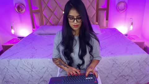 Snapshot of alahiacolucci chatting on 05/30/26, 01:30 alahiacolucci online show from 05/30/26, 01:30