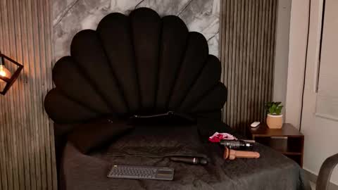 alahyapalmer_ online show from 10/29/25, 04:15