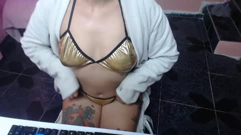 Snapshot of alaia_blue1 chatting on 03/18/26, 01:25 alaia_blue1 online show from 03/18/26, 01:25