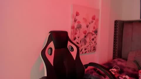 Snapshot of alaia_carter chatting on 10/14/25, 03:29 Alaia Carter online show from 10/14/25, 03:29