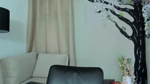 Snapshot of alaiasmile_ chatting on 10/01/25, 07:20     online show from 10/01/25, 07:20
