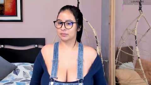 Snapshot of alaiasmile_ chatting on 10/05/25, 12:03     online show from 10/05/25, 12:03