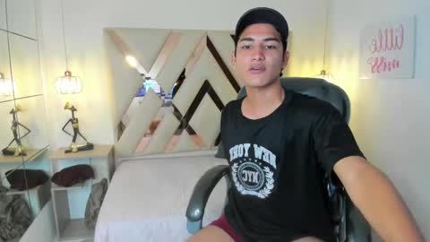 Snapshot of alamgrey_ chatting on 09/29/25, 02:00 Alam online show from 09/29/25, 02:00