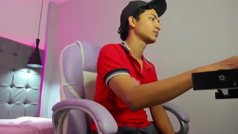 Snapshot of alamgrey_ chatting on 09/30/25, 01:38 Alam online show from 09/30/25, 01:38