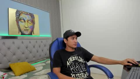 Snapshot of alamgrey_ chatting on 10/21/25, 02:29 Alam online show from 10/21/25, 02:29