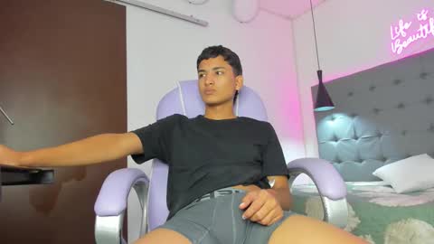 Snapshot of alamgrey_ chatting on 11/04/25, 02:16 Alam online show from 11/04/25, 02:16