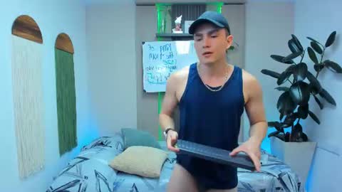 Alan  Kevin can we reach 100 thumbs up please guys  online show from 06/15/26, 07:05