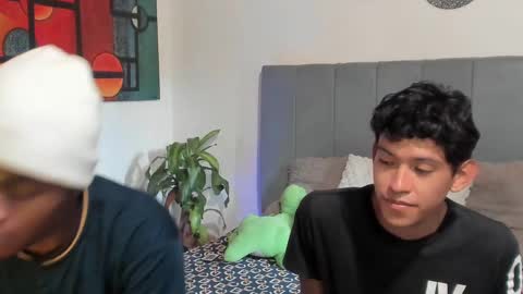 Snapshot of alan_scot chatting on 10/17/25, 06:21 Alan and Criss - WE JUST FRIENDS WITH BENEFITS BOTH VERS online show from 10/17/25, 06:21