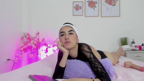 Snapshot of alana_111 chatting on 10/24/25, 03:25 alana online show from 10/24/25, 03:25