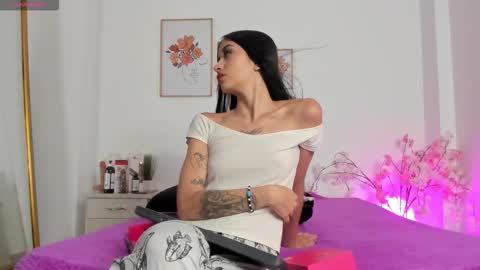 Snapshot of alana_111 chatting on 11/05/25, 02:55 alana online show from 11/05/25, 02:55