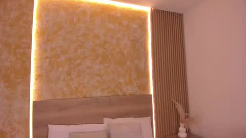 alana_2916 online show from 11/18/25, 03:45