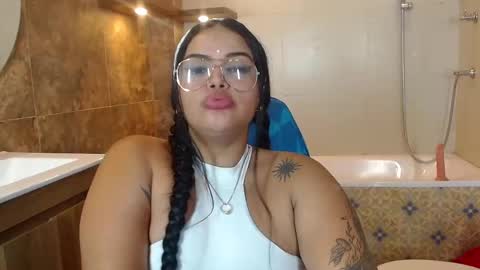 Snapshot of alana_roggers_ chatting on 09/30/25, 08:36 Alana Rogers online show from 09/30/25, 08:36