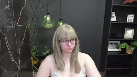 Snapshot of alana_soft chatting on 06/21/26, 05:54 Alana online show from 06/21/26, 05:54
