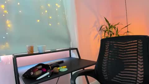 Alana online show from 10/03/25, 08:39