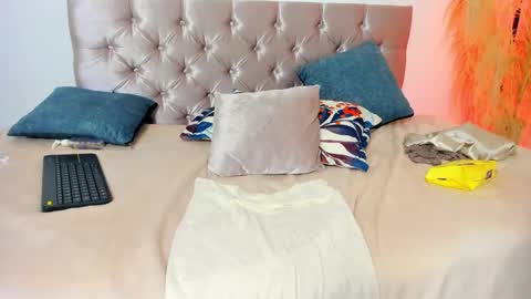 Snapshot of alana_vega69 chatting on 10/24/25, 02:35 alana_vega69 online show from 10/24/25, 02:35