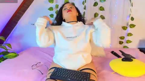 Alana Gmez  online show from 06/18/26, 06:56