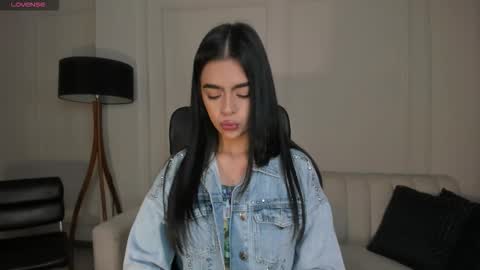 Alana online show from 10/19/25, 12:17