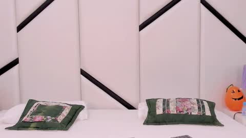 Alana online show from 10/22/25, 11:43